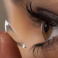 How to Choose the Best Contact Lenses for Dry Eyes